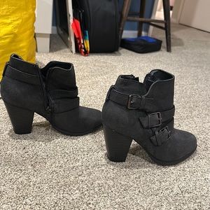 Black matte faux leather heeled bootie